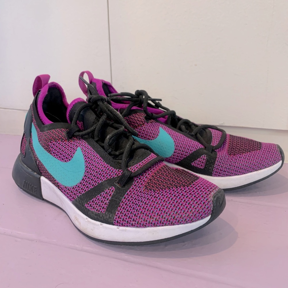 Nike tennis shoes size 7.5